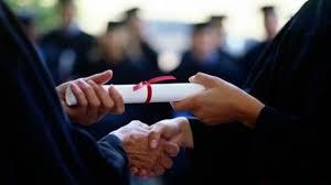Aprovado projeto que proíbe cobrança de 1ª via de diploma