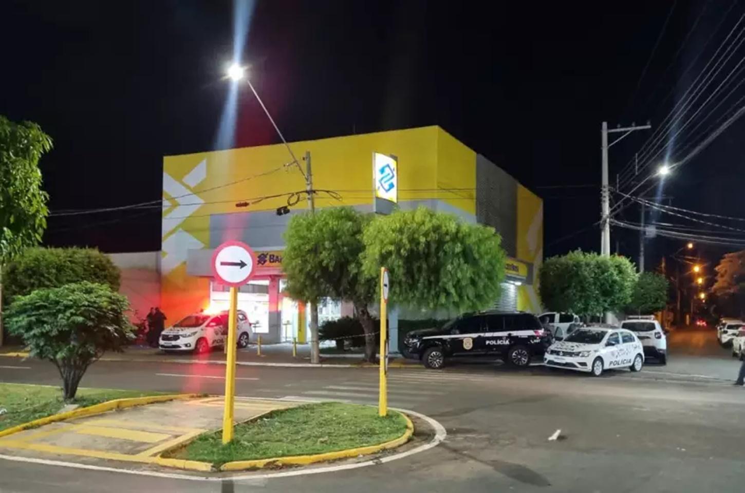 Criminosos invadem agência do Banco do Brasil em Bauru e fazem reféns