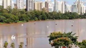 Durante pescaria, pai ameaça jogar filho de 7 anos no lago