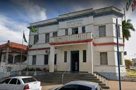Funcionários aposentados que continuam trabalhando na Prefeitura de Pirajuí terão que se afastar.