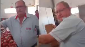 Patrão dá tapa no rosto do funcionário de loja; VÍDEO