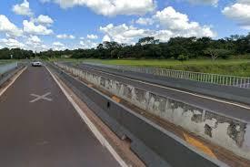 PMs agem rápido e evitam queda de mulher de viaduto em Bauru