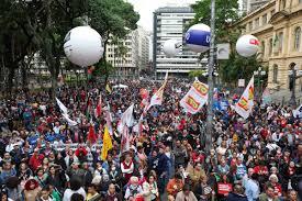Professores da rede estadual de SP entram em greve nesta sexta