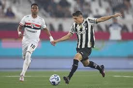 São Paulo permite reação do Botafogo e chega ao quarto empate