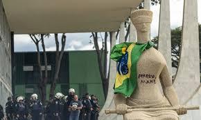 STF julgará no dia 25 mulher que pichou estátua 'A Justiça'