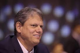 Tarcísio diz que tarifaço de Trump é chance para SP e elogia Lula