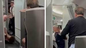 VÍDEO mostra brasileira expulsa da cabine de avião após invadi-la