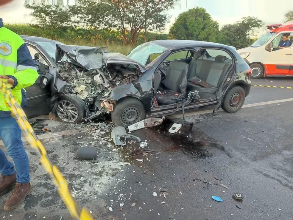 Acidente entre carros mata 4 pessoas em rodovia de Barretos