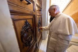 Apartamento papal é reaberto após morte de Francisco