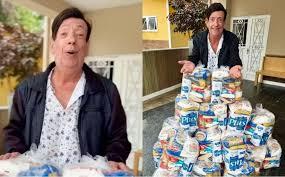 'Beiçola' recebe doação de cestas básicas de Tatá Werneck; VÍDEO