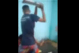 Casal toma pauladas durante 'tribunal do crime'; VÍDEO
