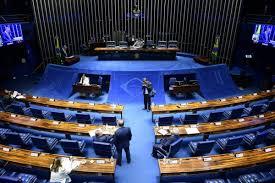 CCJ aprova fim da reeleição para cargos do Executivo