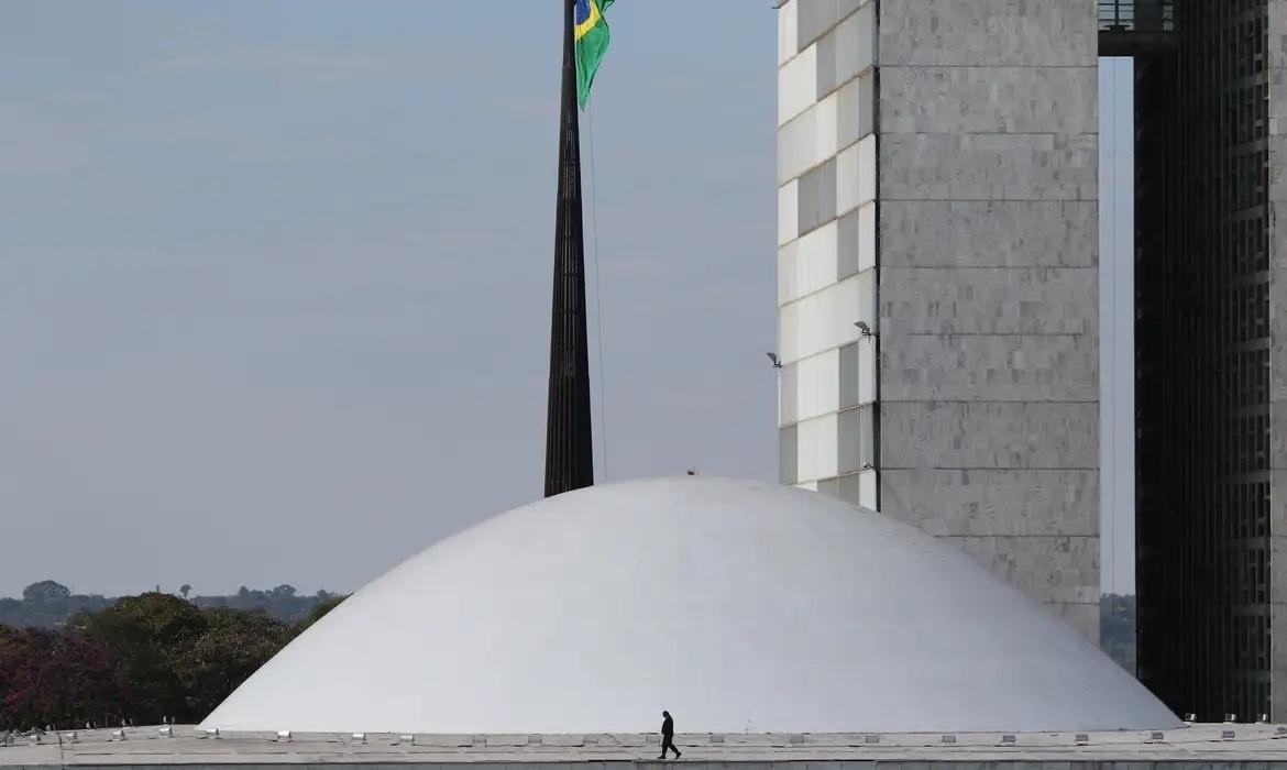 Comissão do Senado analisa projeto que combate a violência nas escolas