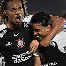 Corinthians vence Racing-URU com gol 'chorado' e sobrevive