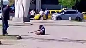 Homem com foice é baleado por PM em frente a aeroporto no Rio