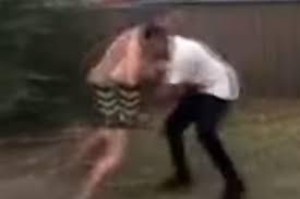 Jovem morre em desafio de correr em direção ao outro; VÍDEO