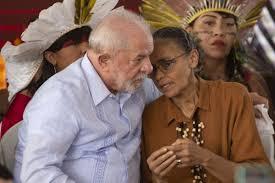 Lula e Marina Silva conversam sobre ataques em comissão do Senado