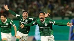Palmeiras bate São Paulo com gol de Vitor Roque e é líder isolado
