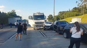 Rodoanel: Engavetamento faz 5 feridos e congestionamento de 10km