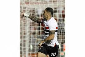 São Paulo vence o Náutico por 2 a 1 e vai às oitavas