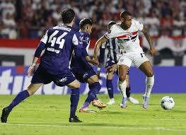 São Paulo vence Talleres e vai às oitavas como líder do Grupo D