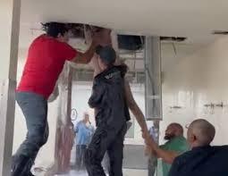 SP: Paciente sem roupa tenta fugir pelo teto de hospital; VÍDEO