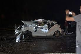 Carro fica destruído após acidente com caminhão em Arealva; VÍDEO