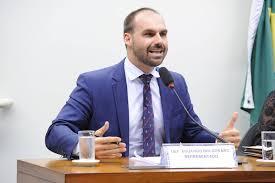 Eduardo Bolsonaro critica apoio a candidatos da direita permitida