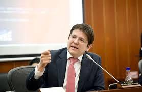 Estado de senador baleado na cabeça é gravíssimo; VÍDEO