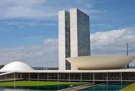 Governo ainda avalia se vai ao Supremo por IOF, diz AGU