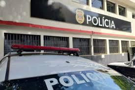 Homem vê energia desligar e luta com ladrões até a PM chegar