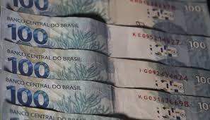 Imposto para super-ricos traria justiça social, diz pesquisa