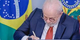 Lula sanciona lei que estrutura carreira e reajusta salários