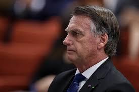 Bolsonaro com tornozeleira e sem redes sociais, determina STF