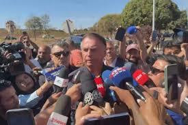 Bolsonaro nega planejar fuga e diz viver ‘suprema humilhação’