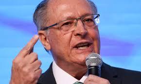 Brasil está conversando “com reserva” com os EUA, diz Alckmin
