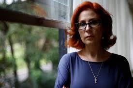 Defesa de Carla Zambelli tenta evitar processo de extradição