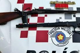 Dupla é presa pela Polícia Militar com armas e munições em Avaí