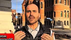 Eduardo Bolsonaro diz que 'provavelmente' abre mão do mandato