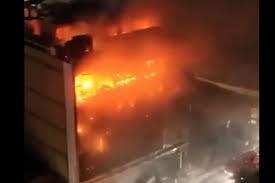 Fogo em shopping center mata 60 pessoas no Iraque; VÍDEO