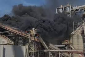 Incêndio em fábrica assusta quem passava pela Rondon; VÍDEO