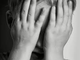 Mãe é denunciada por abusar sexualmente do filho de 5 anos