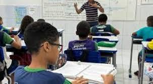 Mais de 300 mil crianças voltaram para a escola em 8 anos