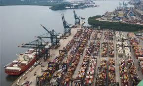 Ministério revisa para baixo projeção de superávit comercial