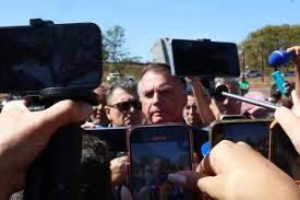 Moraes cobra explicações sobre vídeos e ameaça prender Bolsonaro