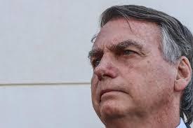 Orientação médica: Bolsonaro sai de cena de olho na eleição e STF