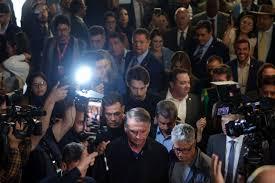 Para oposição e governistas, Bolsonaro pode ser preso ainda hoje