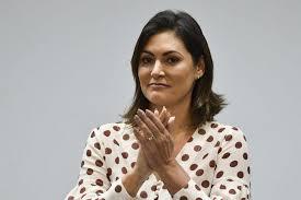 Post que chama Michelle de ex-garota de programa é removido
