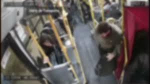 São Paulo tem 179 ônibus apedrejados e pessoas são feridas; VÍDEO