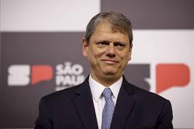 Tarcísio ignora Bolsonaro e fala em cooperar com Itamaraty